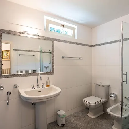 Flairhouse Parco Tatil Evi Gravedona